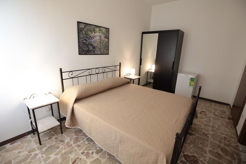 سيراكوزا B&B Tari الغرفة الصورة