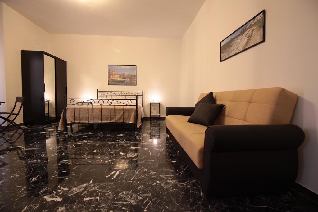 سيراكوزا B&B Tari الغرفة الصورة