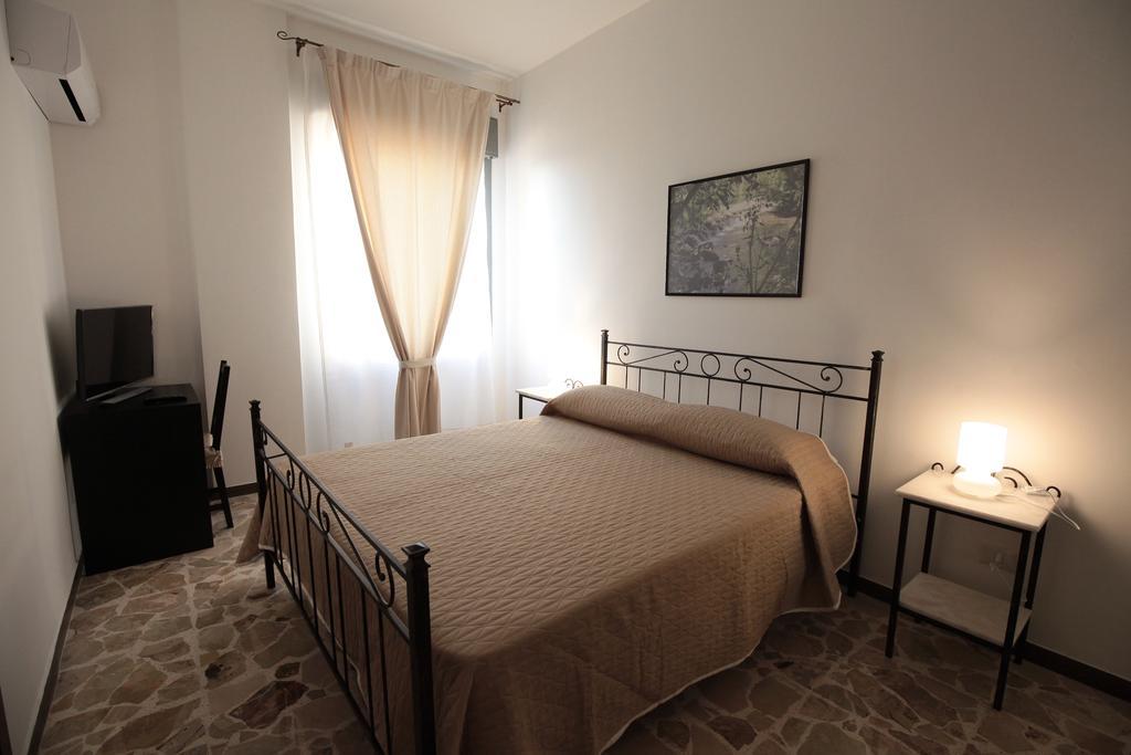 سيراكوزا B&B Tari الغرفة الصورة